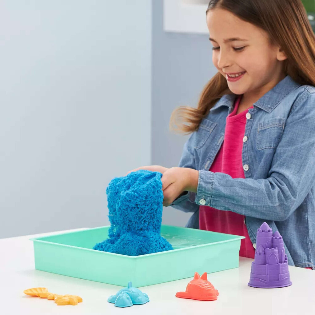 Lossikomplekt Spin Master Kinetic Sand plastikust sinine + vormide kandik цена и информация | Kunstitarbed, voolimise tarvikud | hansapost.ee