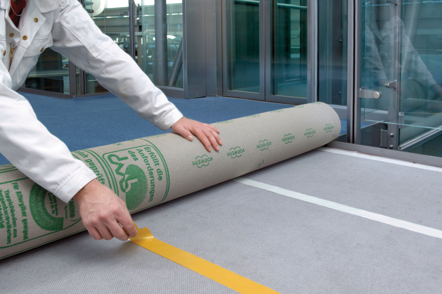 Kahepoolne teip põrandakatete kinnitamiseks tesa 25mx50mm цена и информация | Käsitööriistad | hansapost.ee