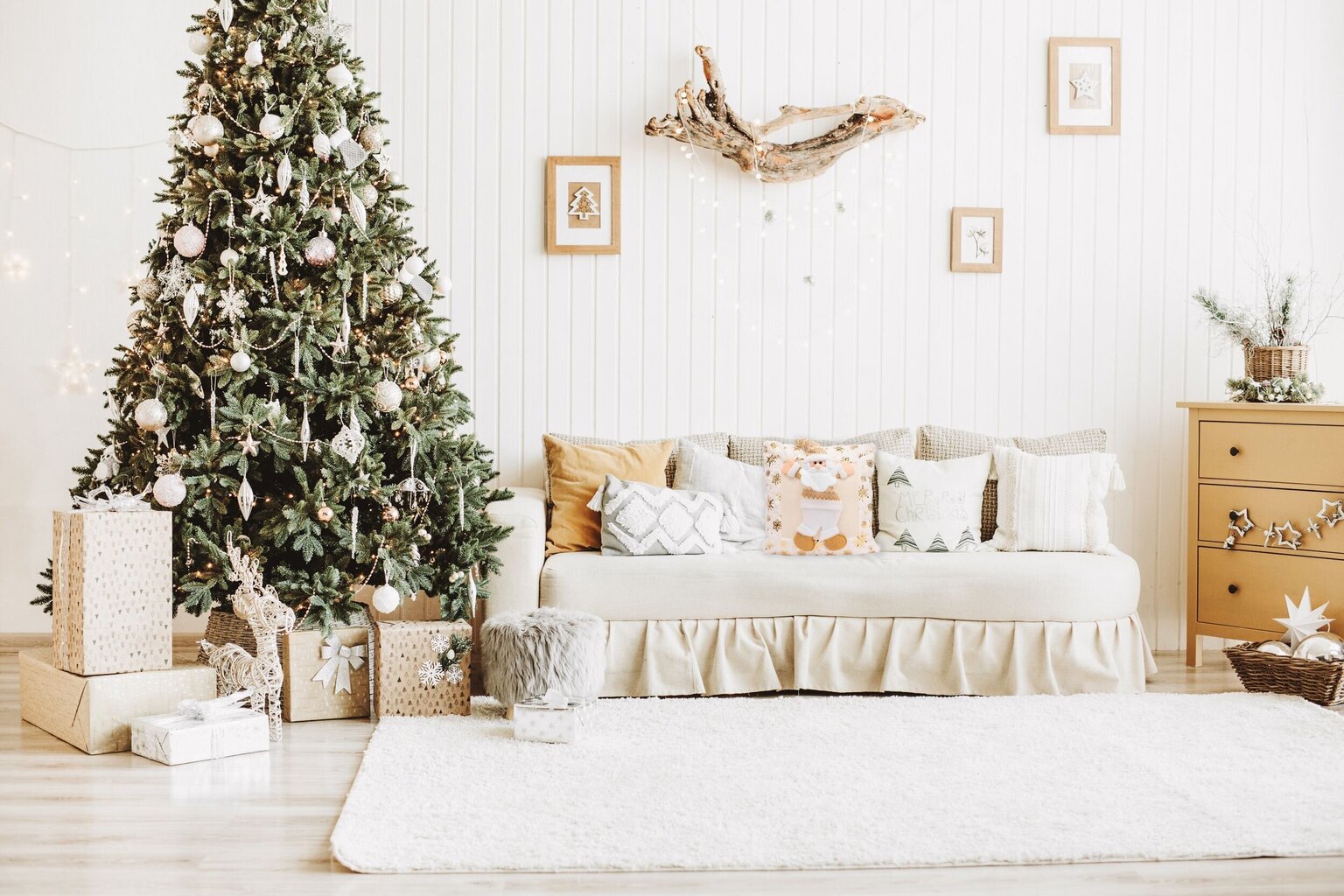 Dekoratiivne jõulupadjapüür koos pildiga "Valge jõuluvana", 40x40 cm цена и информация | Padjakatted ja dekoratiivpadjad | hansapost.ee