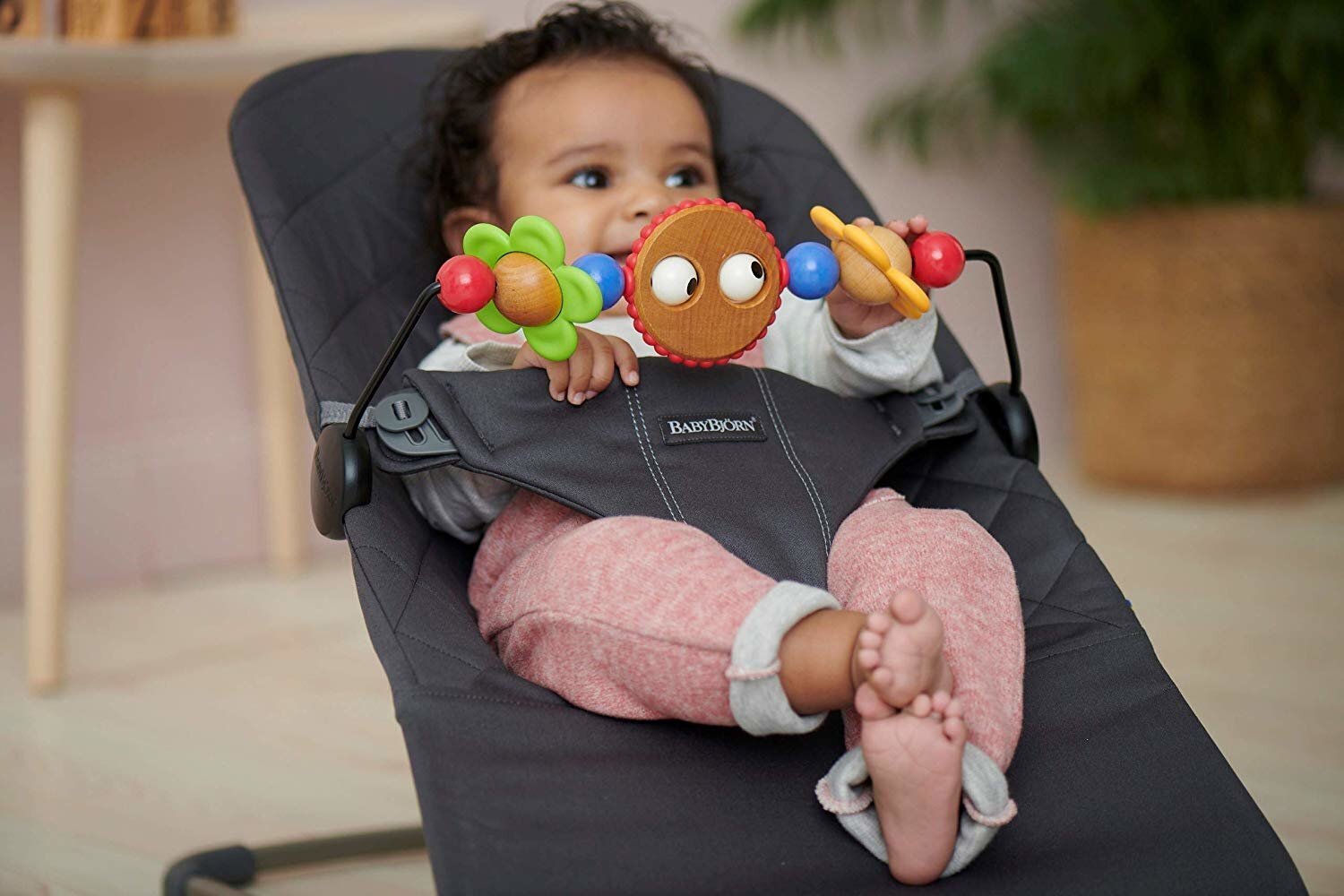 Lamamistool mänguasjaga BabyBjörn Bliss, anthracite цена и информация | Beebi lamamistoolid | hansapost.ee