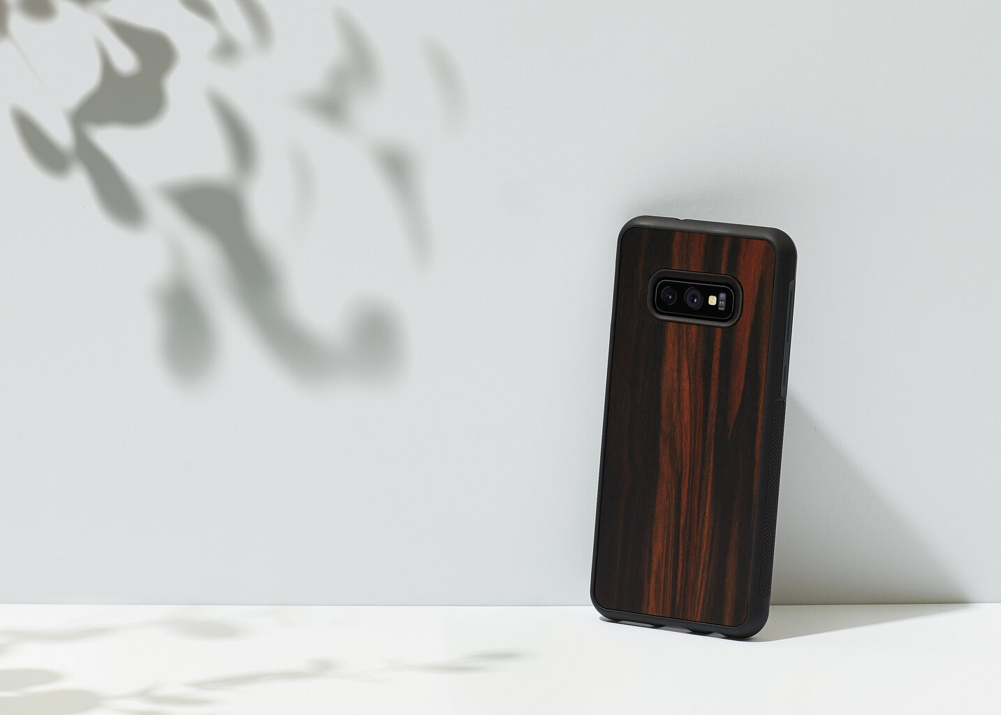 Mobiiltelefoni tagus Man&Wood sobib Samsung Galaxy S10 Lite, Ebony, Must цена и информация | Telefonide kaitsekaaned ja -ümbrised | hansapost.ee