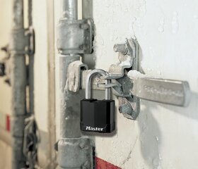 Замок навесной EXCELL резиновый с крышкой 48мм Masterlock M115EURDLF цена и информация | Замки | hansapost.ee