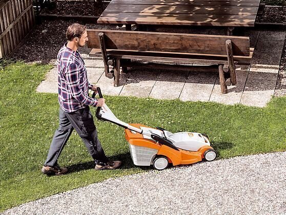 Akutoitega muruniiduk Stihl RMA 339 Compact KOMPLEKT цена и информация | Muruniidukid | hansapost.ee