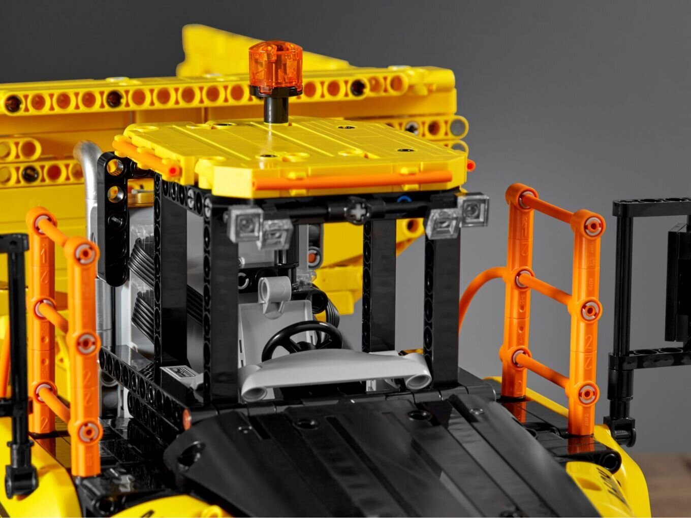 42114 LEGO® Technic 6x6 hingega Volvo kallur цена и информация | Klotsid ja konstruktorid | hansapost.ee