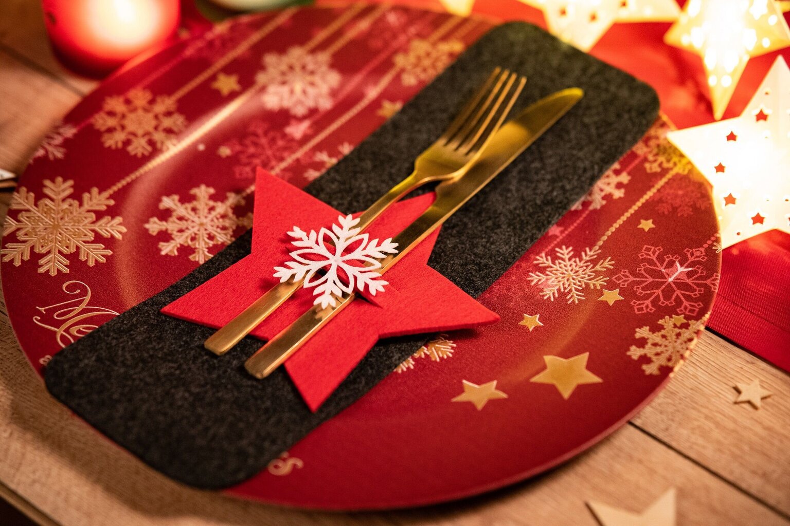 Jõuluteemaline söögiriistade komplekt „Täheke“, 6-osaline, punane цена и информация | Jõulukaunistused | hansapost.ee