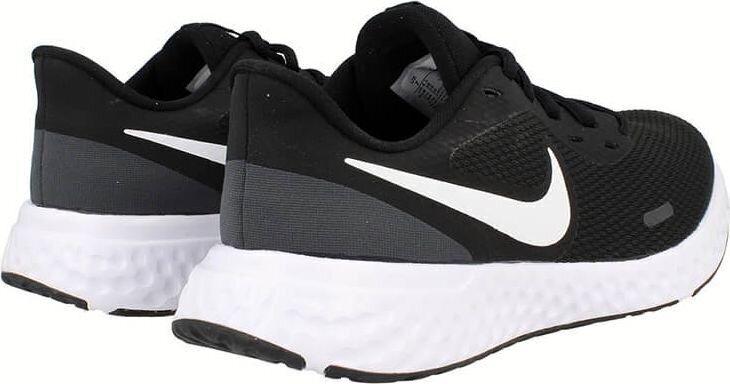 Nike Jalatsid Jooksmine Naistele Revolution 5 Black White цена и информация | Spordijalatsid ja vabaajajalatsid naistele | hansapost.ee