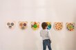 Puidust riputatav seinamäng - Värvide pööramine Viga цена и информация | Arendavad laste mänguasjad | hansapost.ee