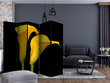 Ruumijaotur - Two yellow calla flowers on a black background II [Room Dividers] hind ja info | Sirmid ja vaheseinad | hansapost.ee