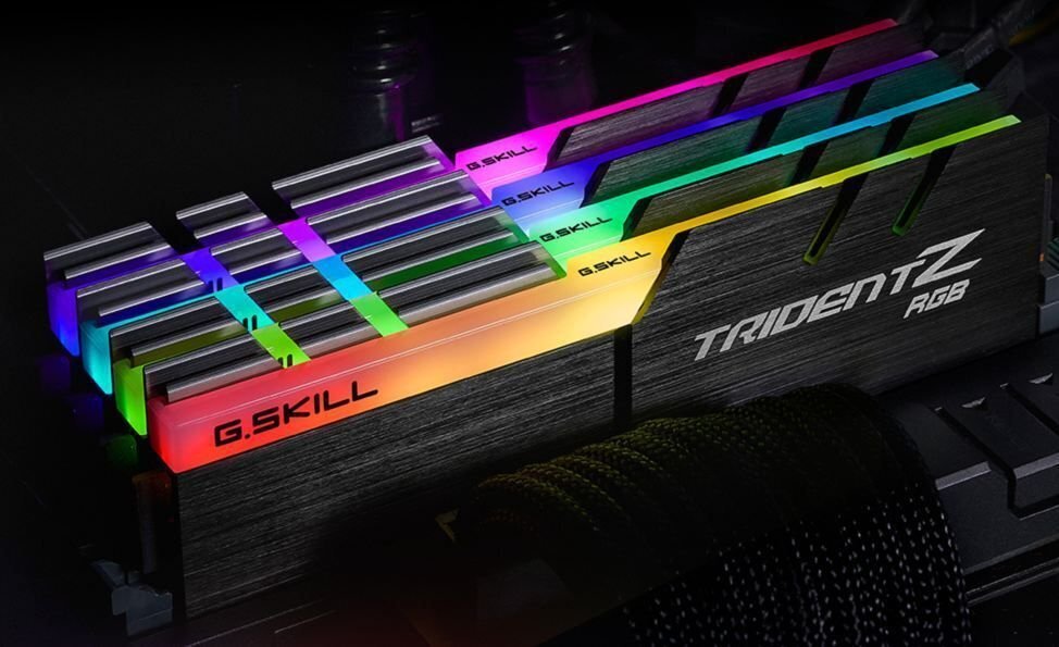 G.Skill TridentZ RGB DDR4. 4x8GB 2666MHz, CL18 (F4-2666C18Q-32GTZR) цена и информация | Operatiivmälu | hansapost.ee