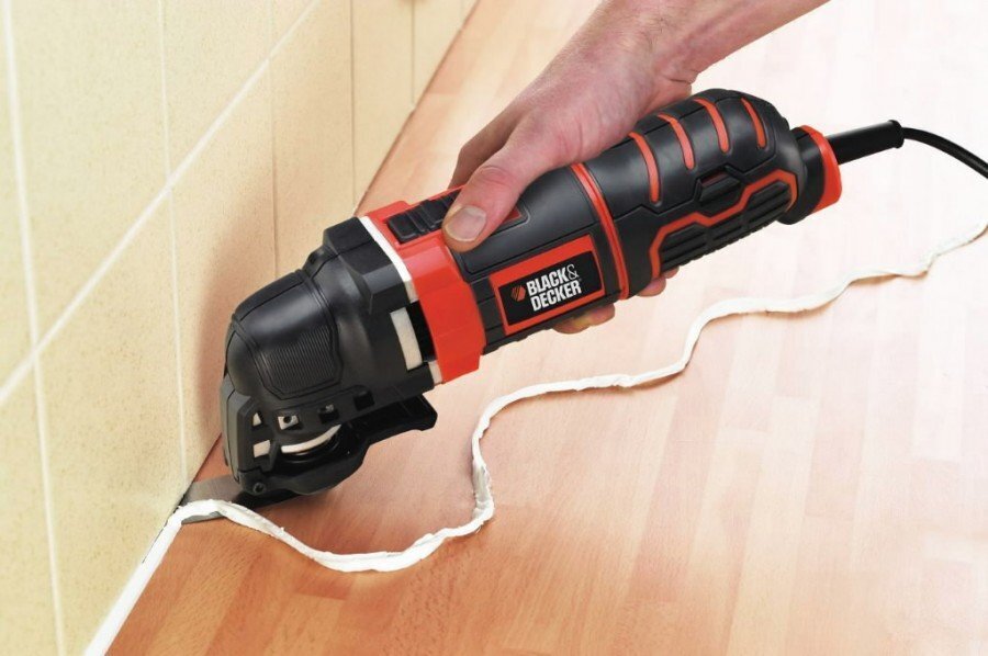 BLACK + DECKER MT300KA-QS-Multi-võnkuv võnkuv 300W koos tarvikute ja tarvikutega цена и информация | Lihvmasinad | hansapost.ee