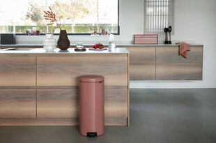 Мусорный бак Brabantia Newlcon с педалью newIcon, 30 л, цвет Terracotta Pink цена и информация | Мусорные баки | hansapost.ee