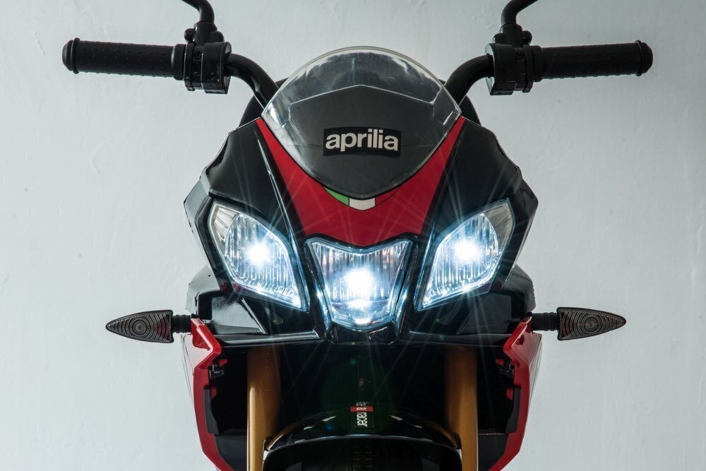 Elektrimootorratas lastele Aprilia Tuono V4, punane цена и информация | Laste elektriautod | hansapost.ee