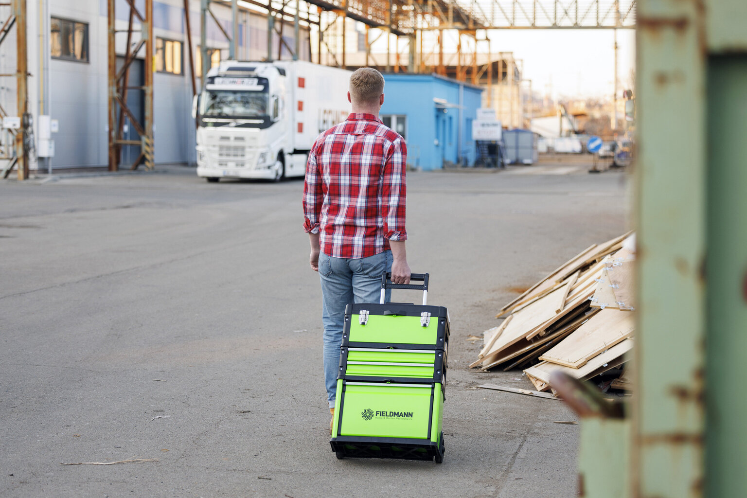 Metallist tööriistakast Fieldmann FDN 4150 цена и информация | Tööriistakastid, tööriistakotid ja -kärud | hansapost.ee