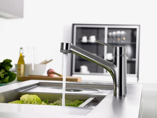 Смеситель для кухонной раковины с поворотным выдвижным душем Hansgrohe Talis S, хром, 32841000 цена и информация | Кухонные смесители | hansapost.ee