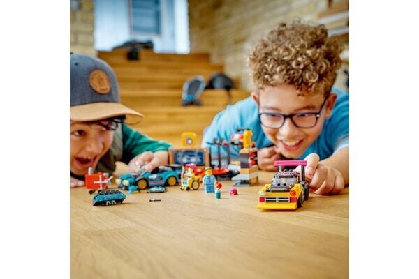 60389 LEGO® City Custom Car Garage individuaalne autogaraaž цена и информация | Klotsid ja konstruktorid | hansapost.ee