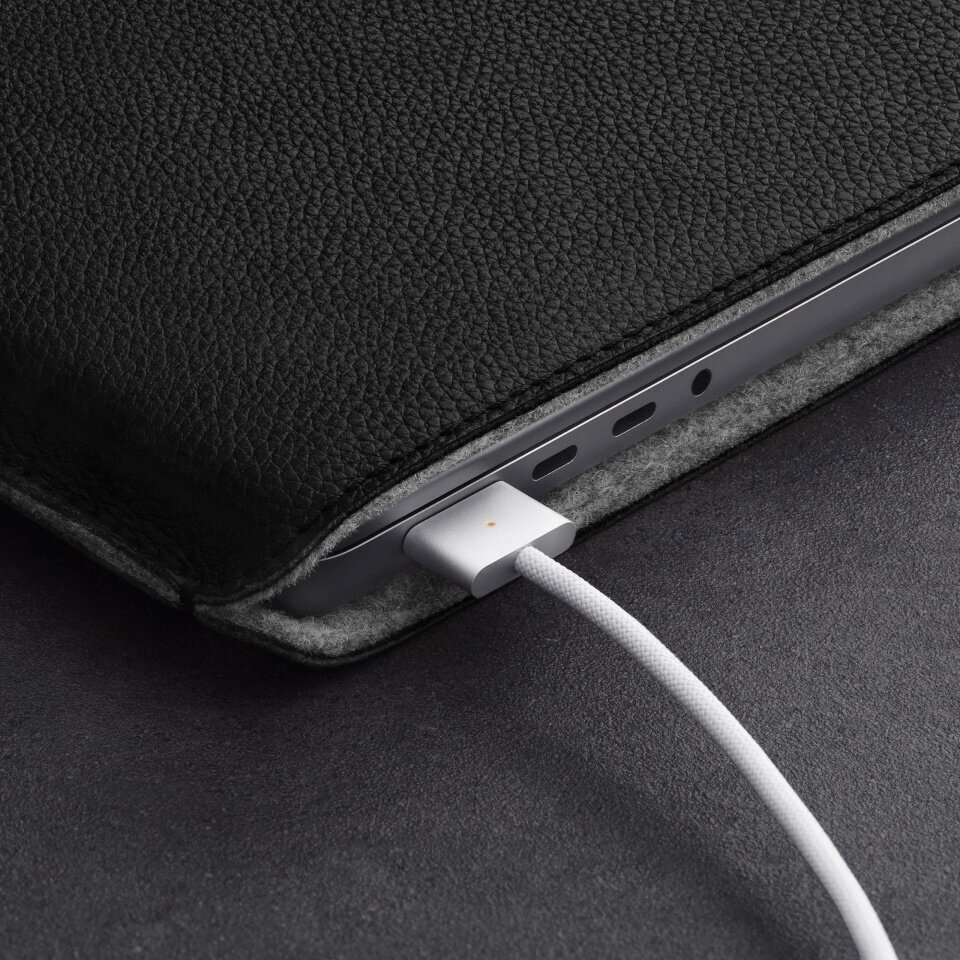 Woolnut kaitseümbris Leather Sleeve 14" MacBook Pro, must цена и информация | Sülearvutikotid | hansapost.ee