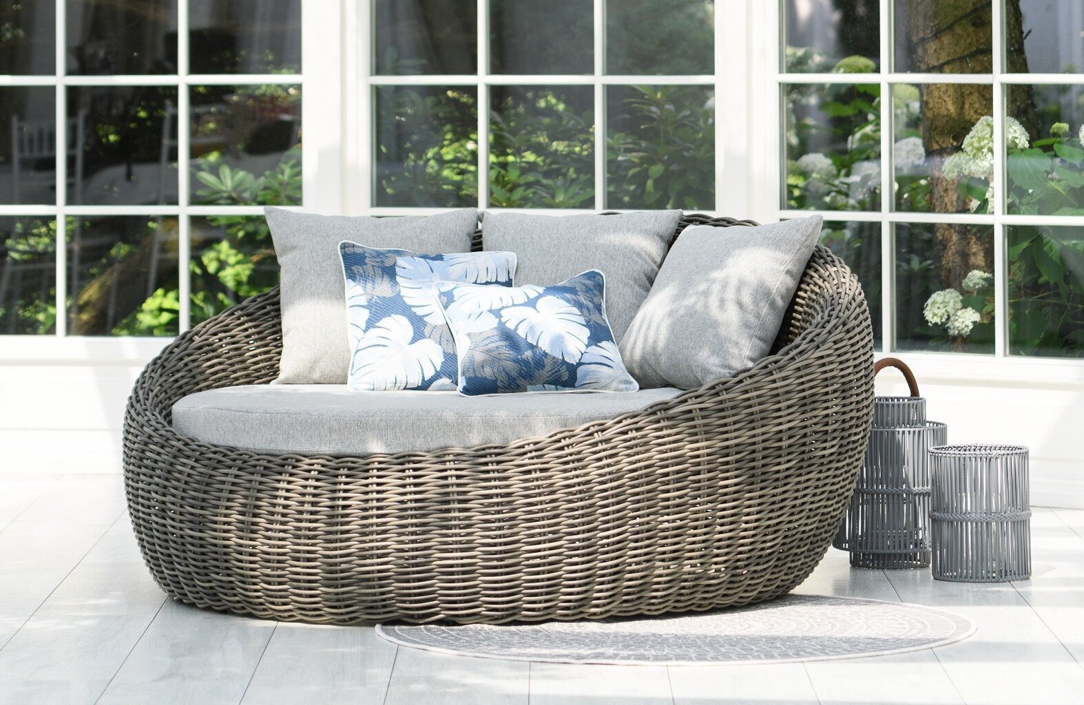 DAY BED MAJE GREY 186X183X90CM ECO-RATTAN GREY 10MM, PILLOW GREY цена и информация | Aiatoolid, rõdutoolid | hansapost.ee