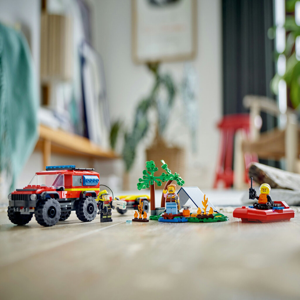 60412 Lego® City 4x4 tuletõrjeauto koos päästepaadiga цена и информация | Klotsid ja konstruktorid | hansapost.ee
