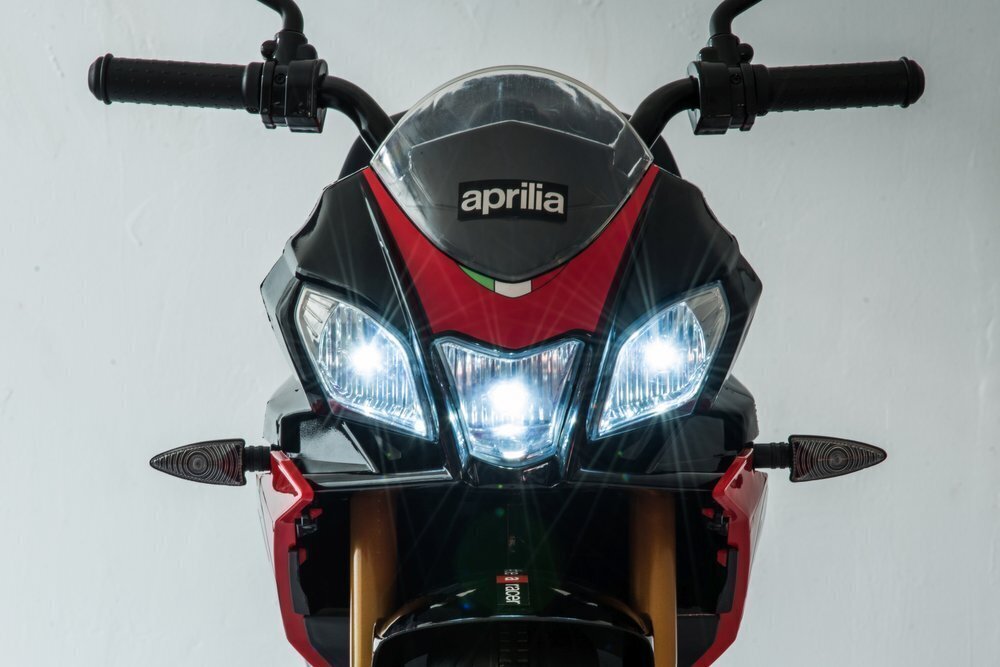 Elektriline ühekohaline mootorratas Aprilia Tuono V4, punane цена и информация | Laste elektriautod | hansapost.ee