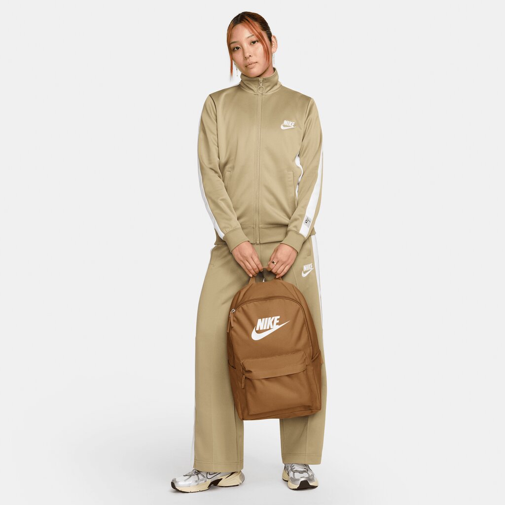 Nike seljakott HERITAGE (25L), konjakipruun цена и информация | Käekotid naistele | hansapost.ee