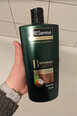 Šampoon kookospiima ja aaloe ekstraktiga Tresemme Botanique Nourish and Replenish 700 ml
